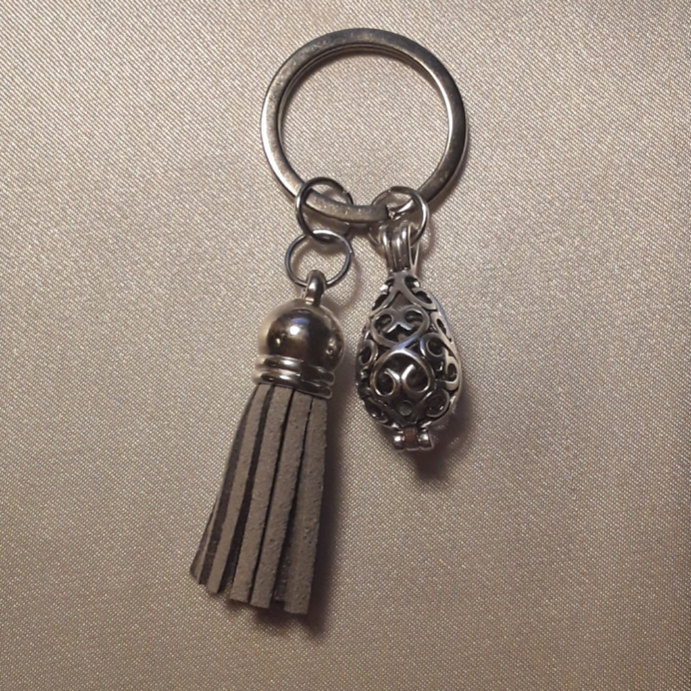 Essential Oil Diffuser Keychains - Picture 7 of 8